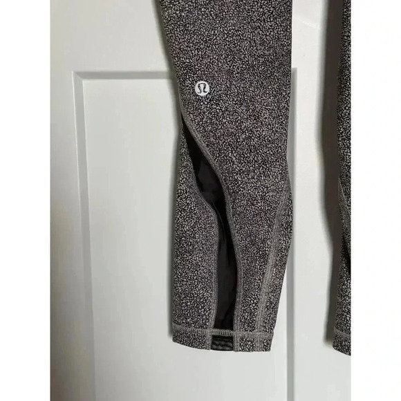 Lululemon Women’s Invigorate Legging High Rise Size 4 Running Training Workout - Picture 9 of 10